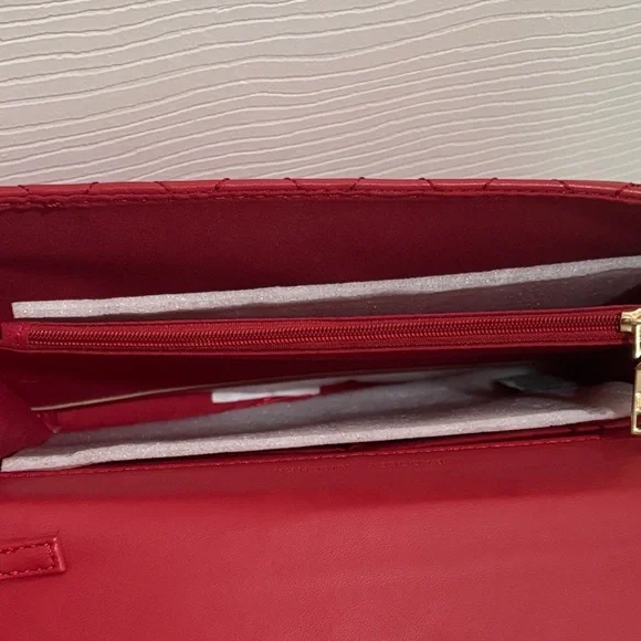 Badgley Mischka Red Quilted Crossbody Chain Bag - Picture 6 of 7